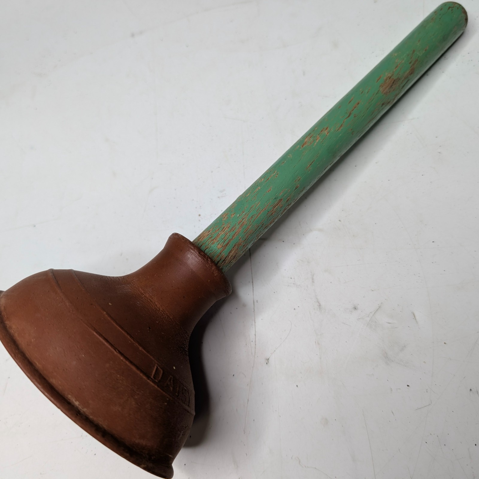 Vtg DAISY No 400 Sink Plunger Force Cup Green Wooden Handle Plumbing Tool 11"