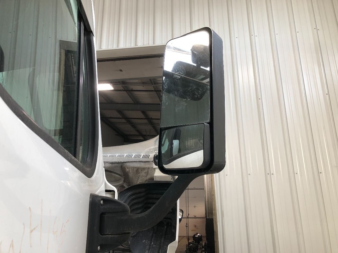 2008-2020 Freightliner CASCADIA POLY/CHROME Right/Passenger Door Mirror - Used
