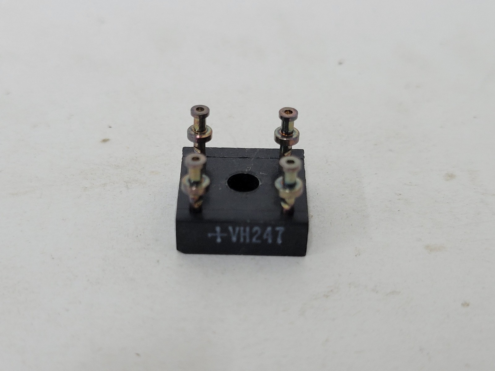12X Varo VH247 bridge rectifiers - 6 amp 200 volt