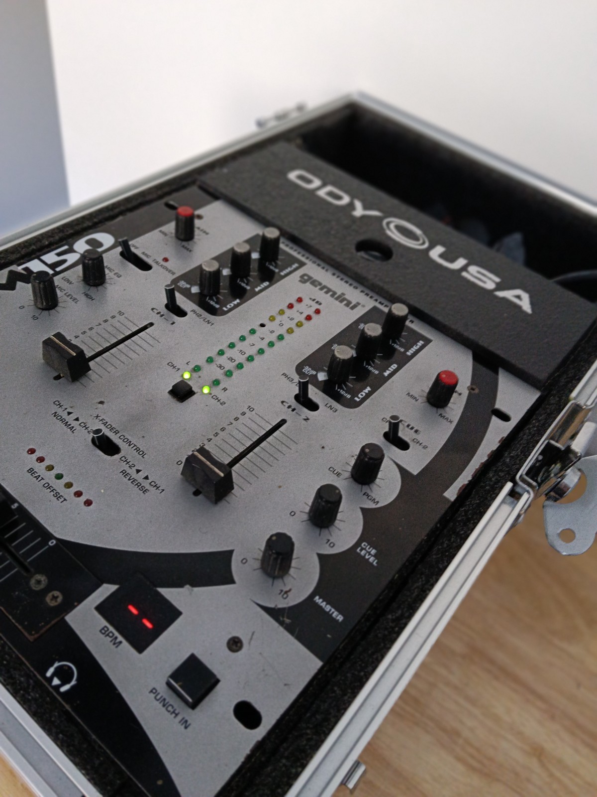 🎧 DJ MIXER SETUP – Gemini BPM 150 + Odyssey Flight Case (Vinyl Ready) 🔥