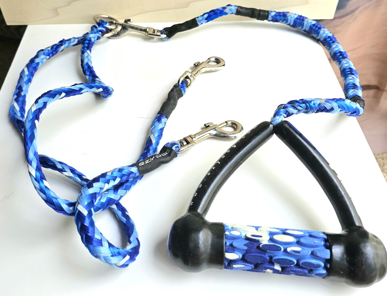 Ezydog Coupler & Leash With Ergonomic Handle Blue and White