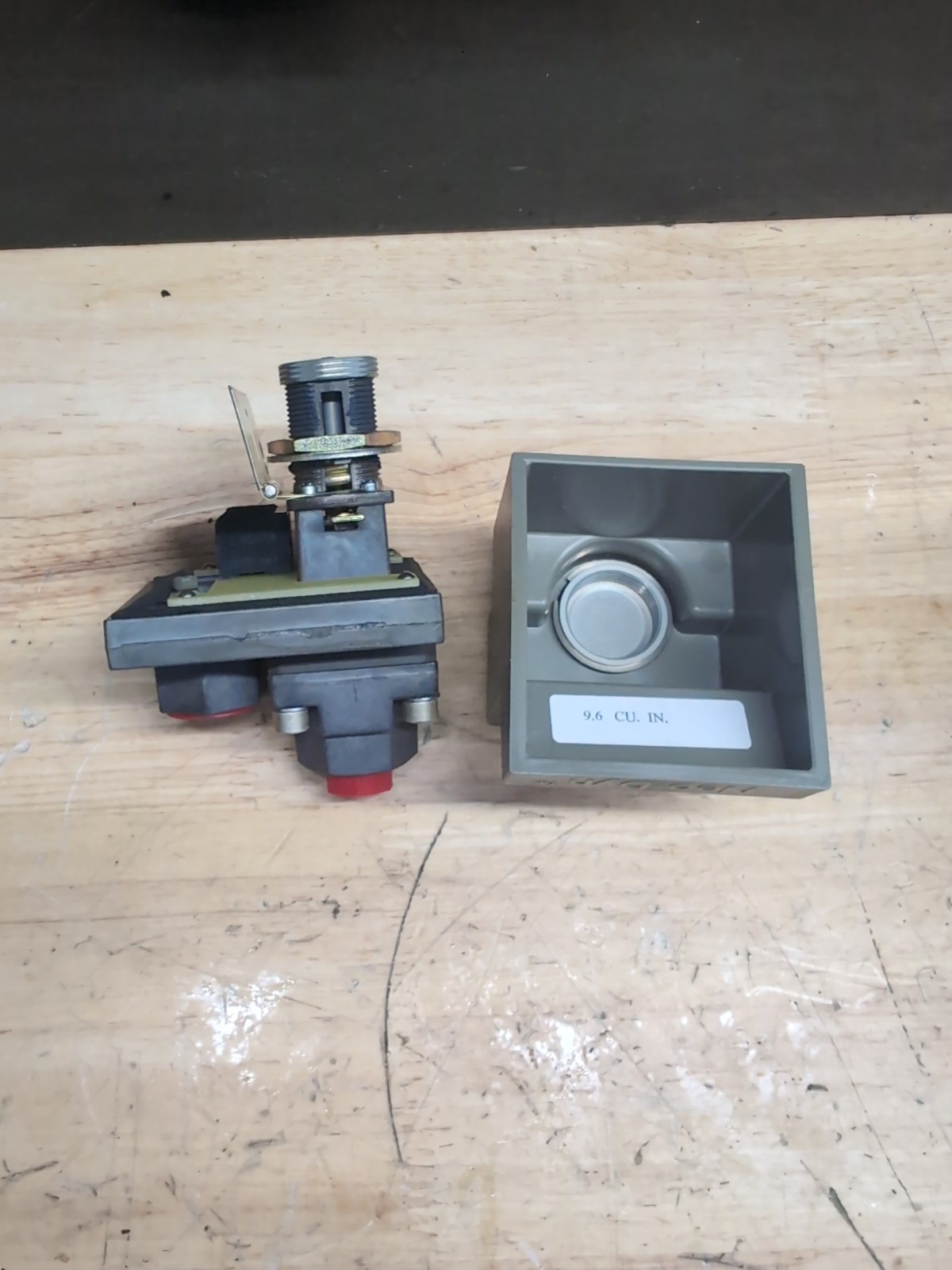Neo-Dyn 140P13C3 Adjustable Pressure Switch - New