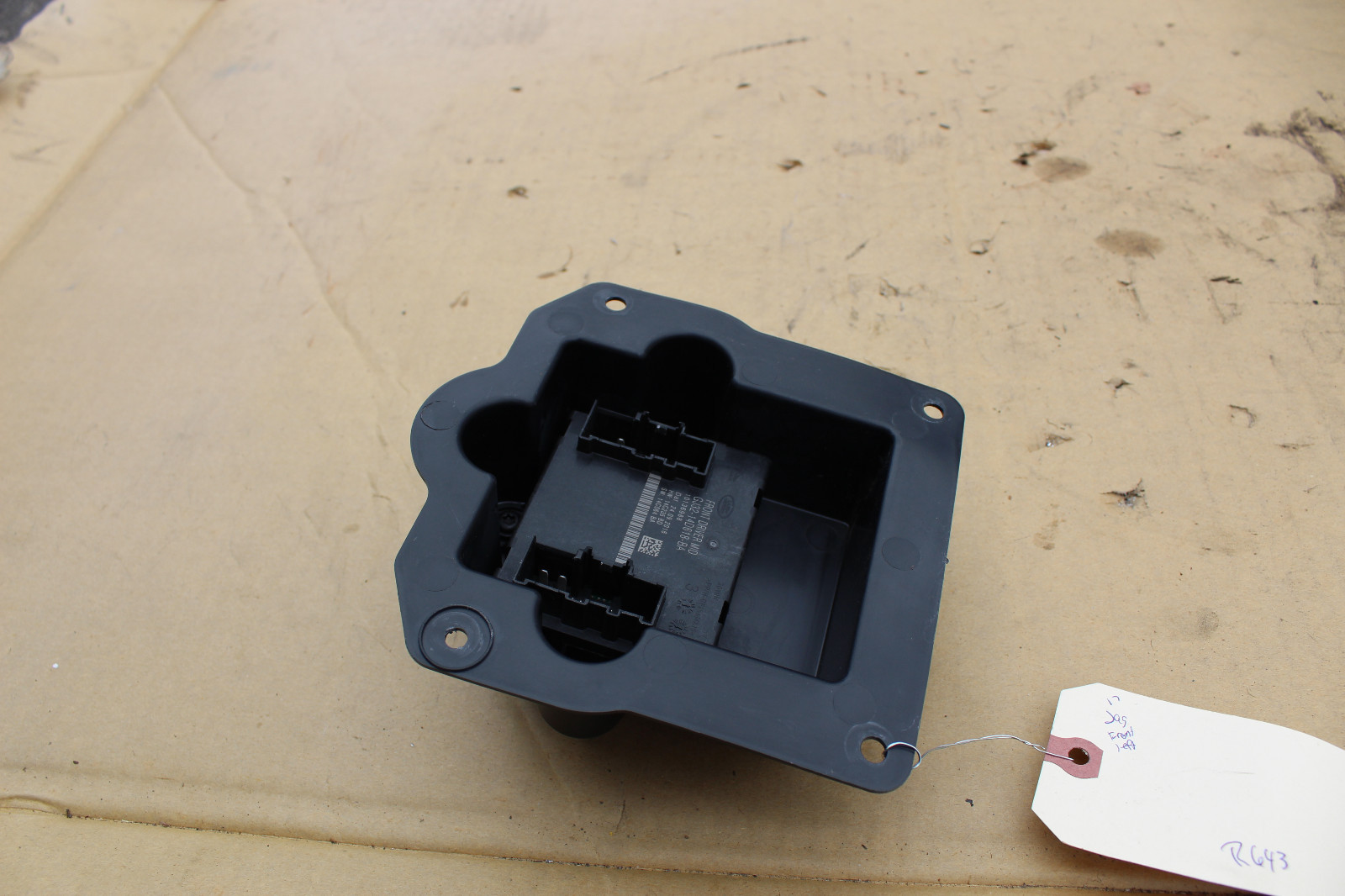 2017 JAGUAR XE DRIVER LEFT FRONT REAR MID CONTROL MODULE R643