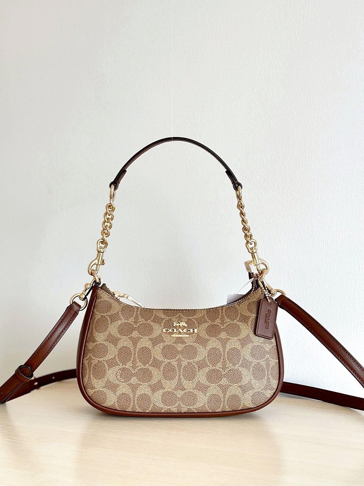 Coach CV933 Brown Teri Shoulder Bag In Signature Canvas FREE SHIPPING