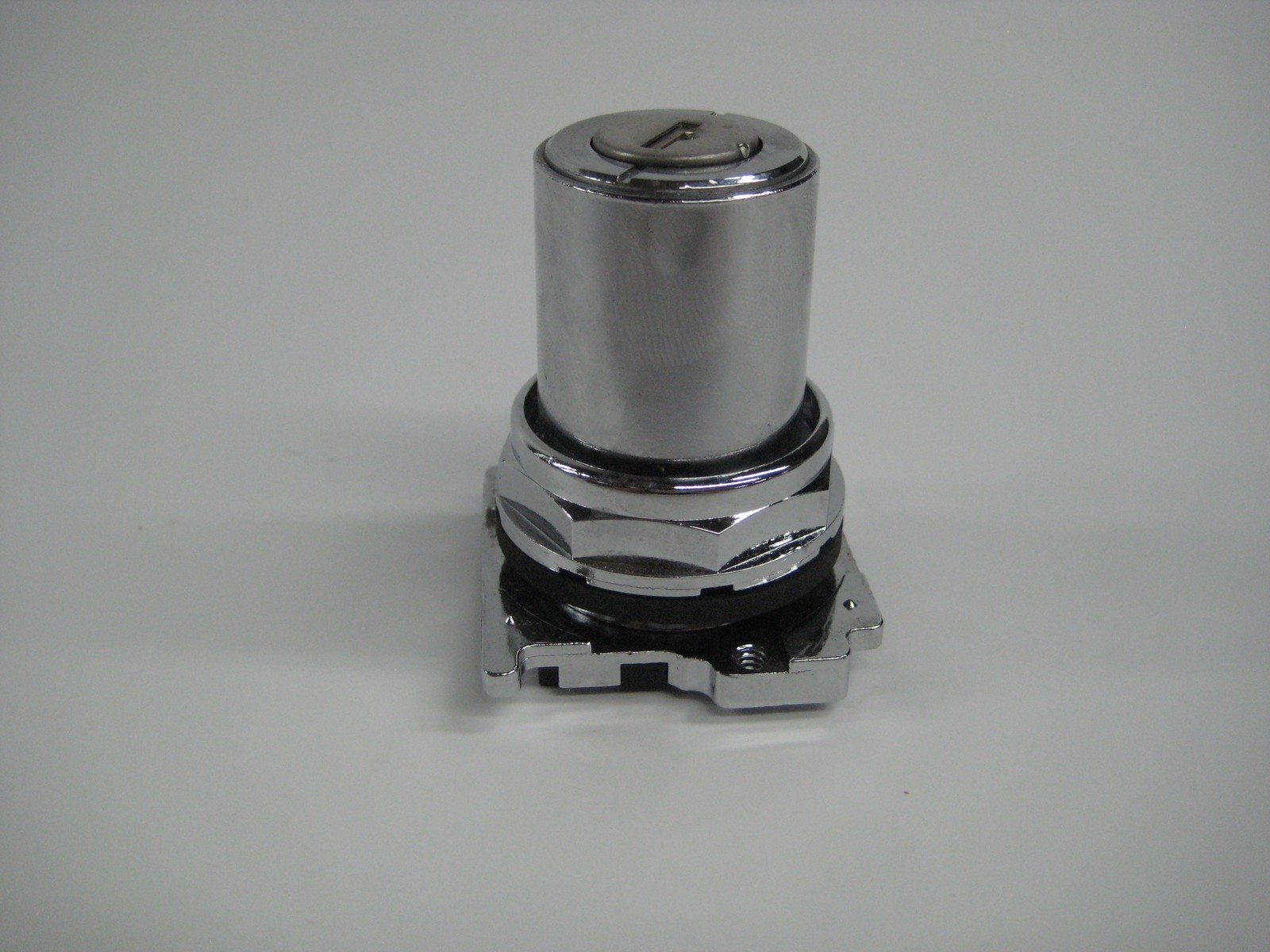 EATON 10250T SELECTOR SWITCH W/OUT KEY NSMP