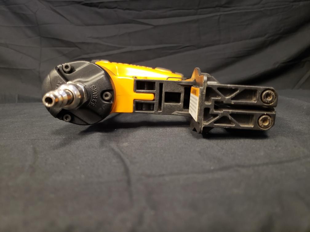 BOSTITCH FN1664 16GA FINISH NAILER IN HARD CASE (24591-2)