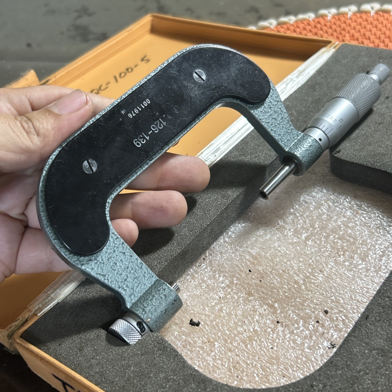 USED MITUTOYO 126-139 2-3" .001" THREAD MICROMETER