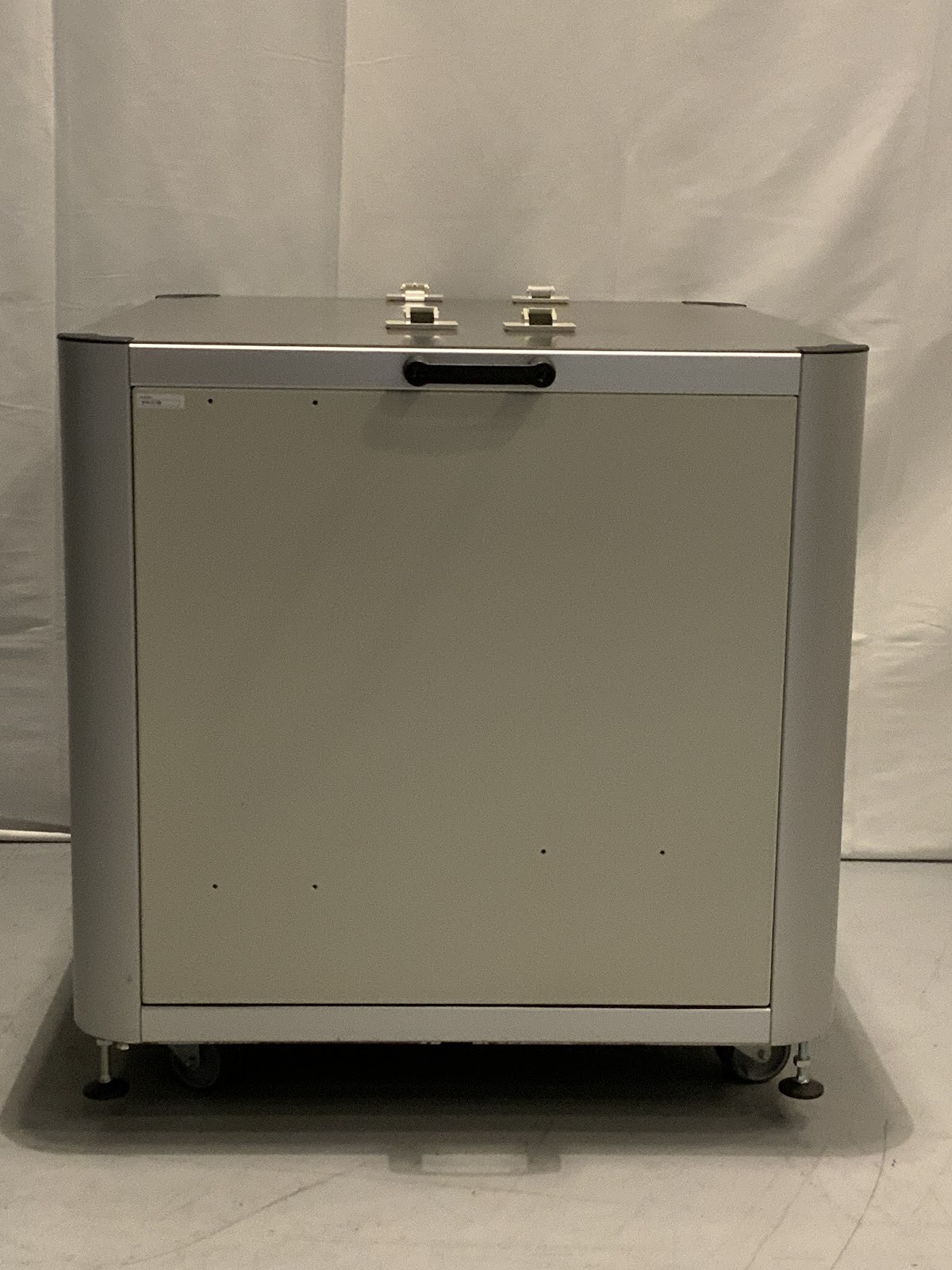 Peak Scientific MS TABLE-1B Mass Spectrometer Table 10-9900 - Fair Condition