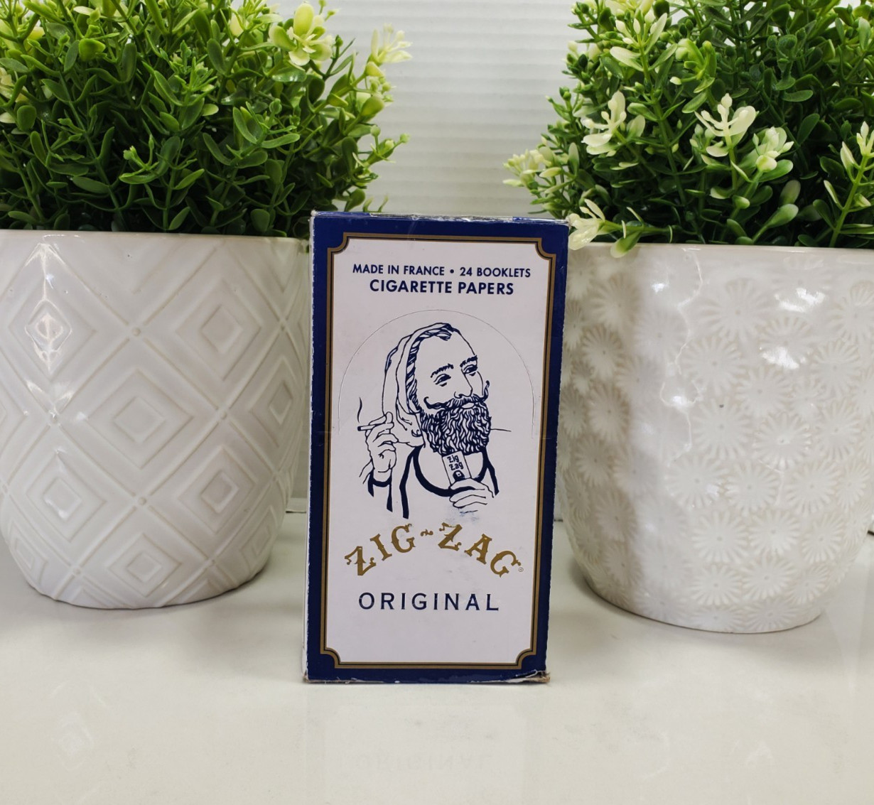 1 Box of 24 Packs- Zig Zag Original White Rolling Papers 🔵 Free Shipping