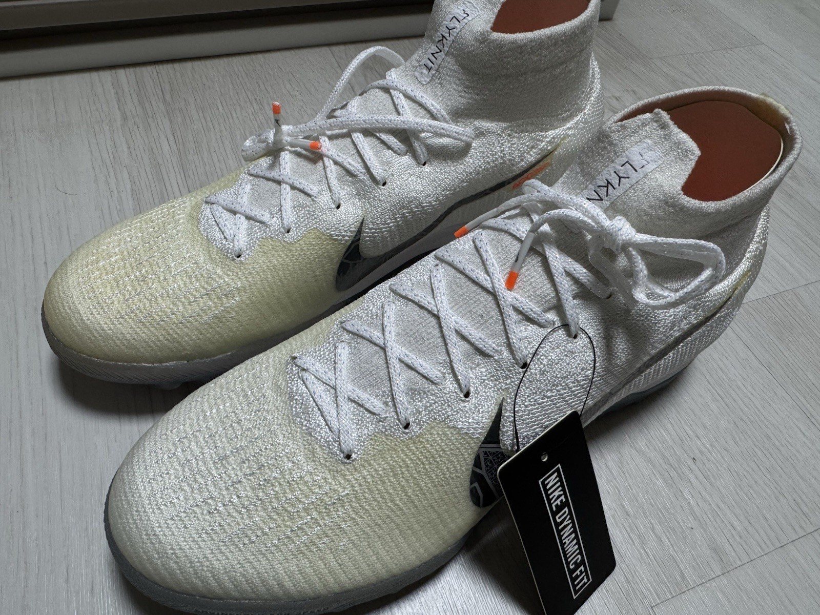 Size 10.5- Nike Superflyx 6 Elite TF