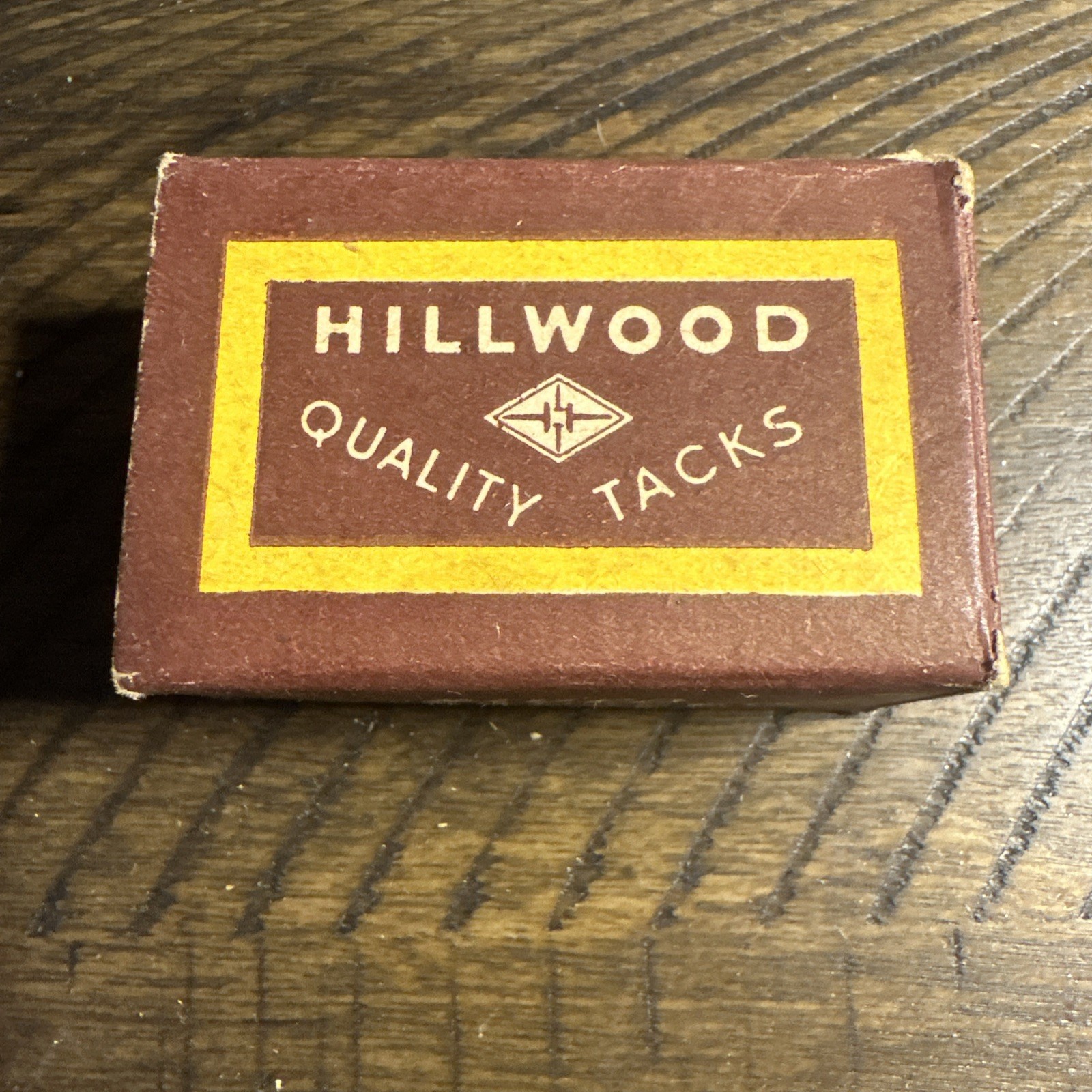 Hollywood Tacks Box Enameled Needle Point Nails 50 902 **FREE SHIPPING**