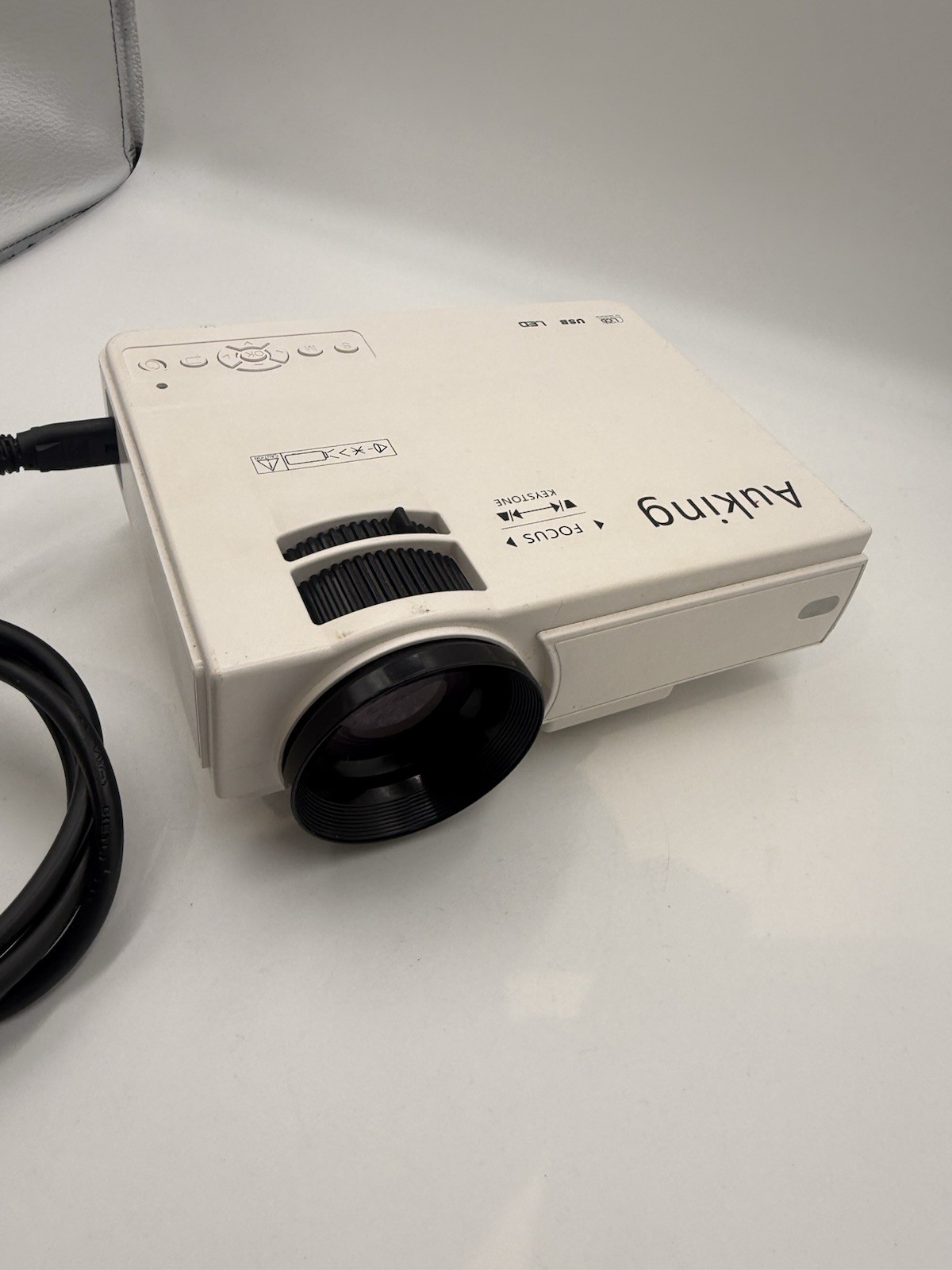 Used AuKing 1080p Mini Projector HDMI USB-A VGA SD Card Output Bluetooth