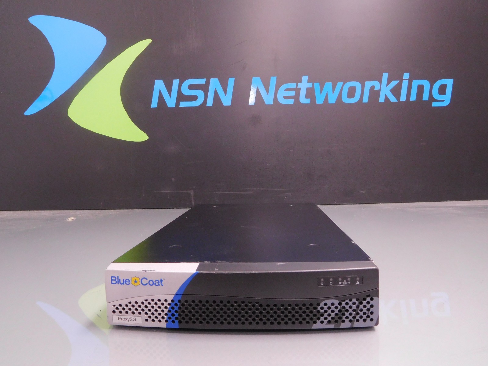 Blue Coat ProxySG 210 SG210-10-M5 090-02759 Security Appliance