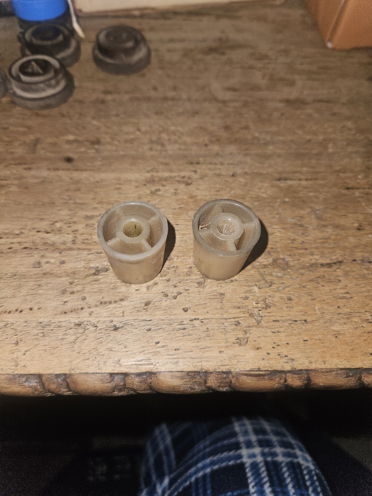 2 VINTAGE USED TAN GE BAKELITE GENERAL ELECTRIC TABLETOP RADIO KNOBS
