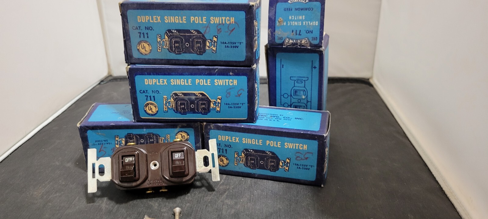 5 Vintage EAGLE BROWN BAKELITE DOUBLE SWITCH 10A 125V #711