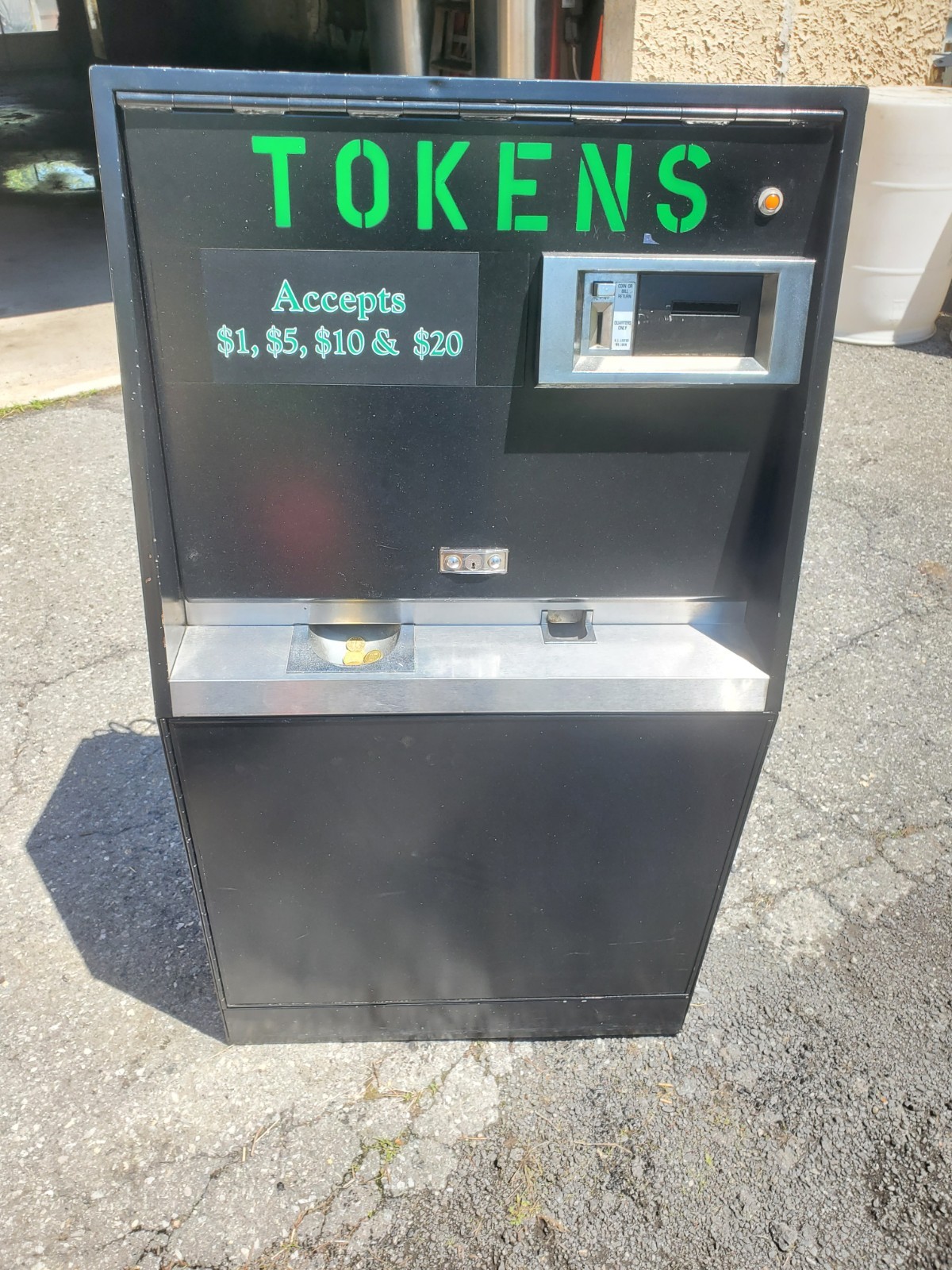 ROWE BILL CHANGER/ TOKENS (sold for parts) or repair