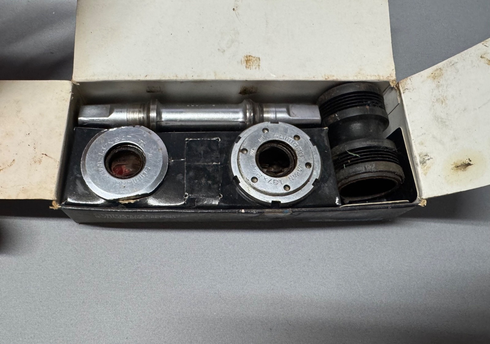 Old School Shimano Deore XT Bottom Bracket Set 68x122mm