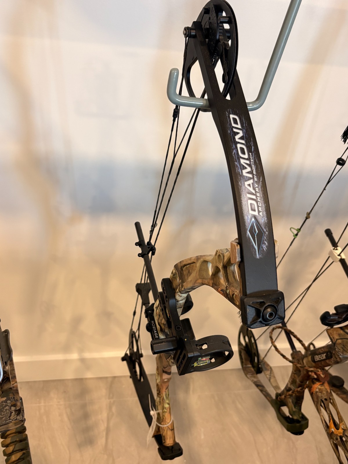 Diamond Archery Infinite Edge RH 70 lb Compound Bow