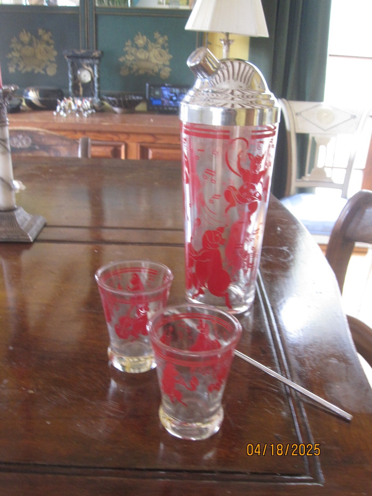 VTG Hazel Atlas Dancing Musical Red Pigs Glass Cocktail Shaker  & 2 glasses Rare