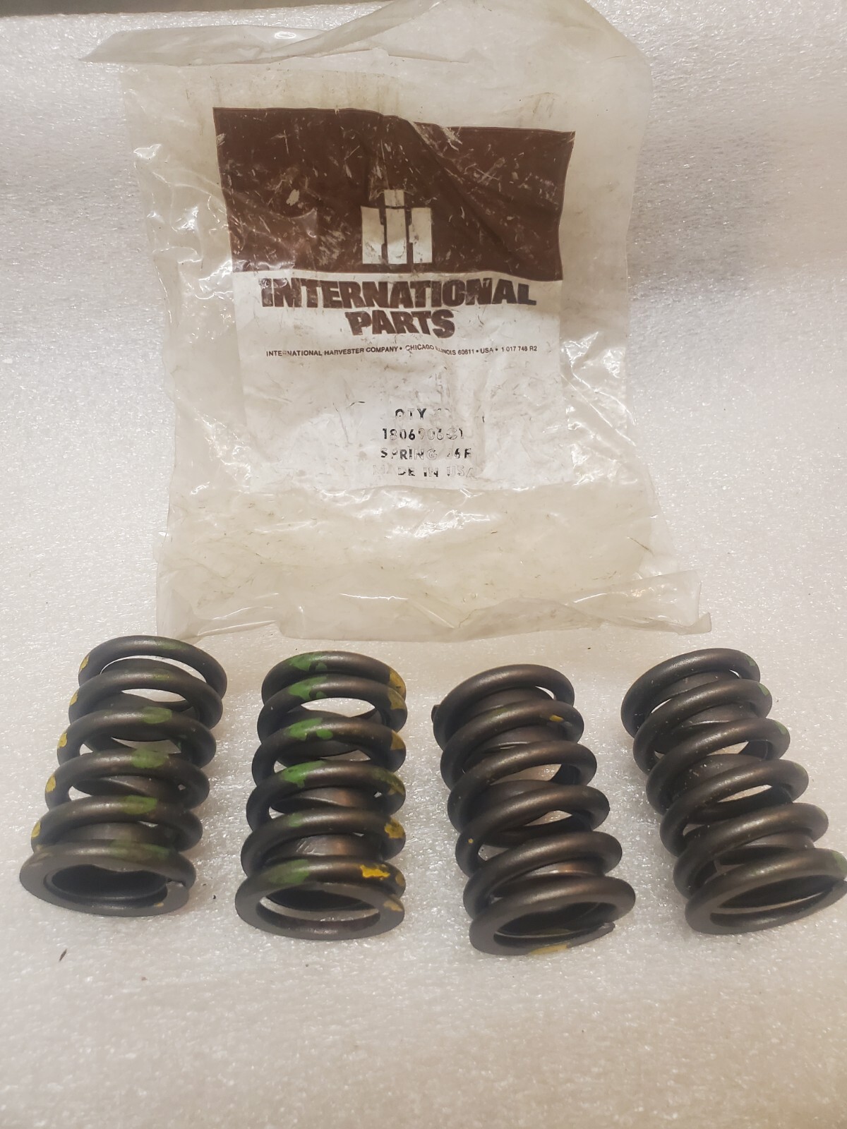 NOS V8 &4 Cylinder Engine Valve Springs set of 4 1806906C, 223717R11