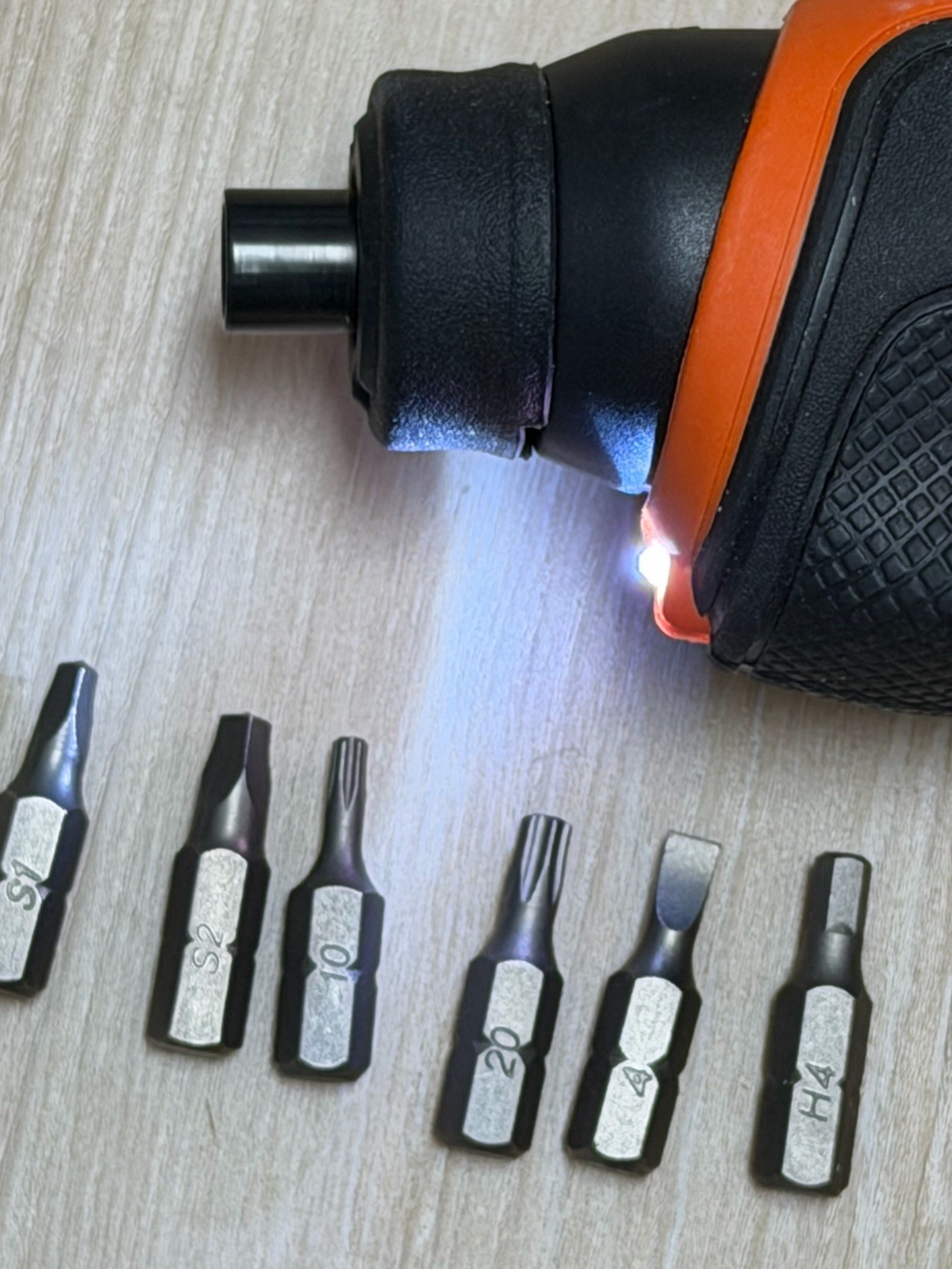 Black+Decker 4V Max Cordless Screwdriver Roto Bit w/ Bit Storage 6 Bits BDCS50C