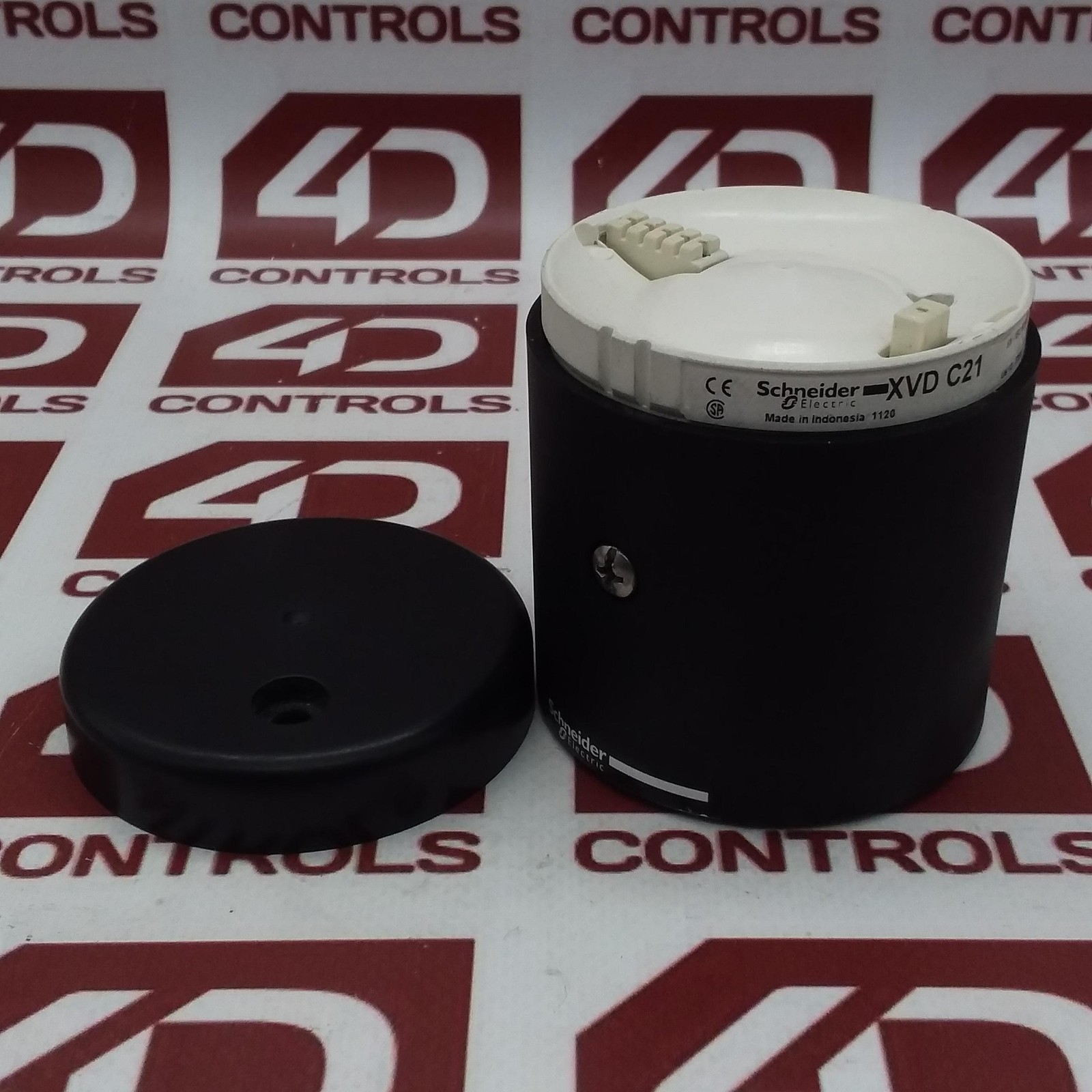 XVD C21 | Schneider | Mounting Socket Base and Cover, 24VAC/DC, 230VAC, Used