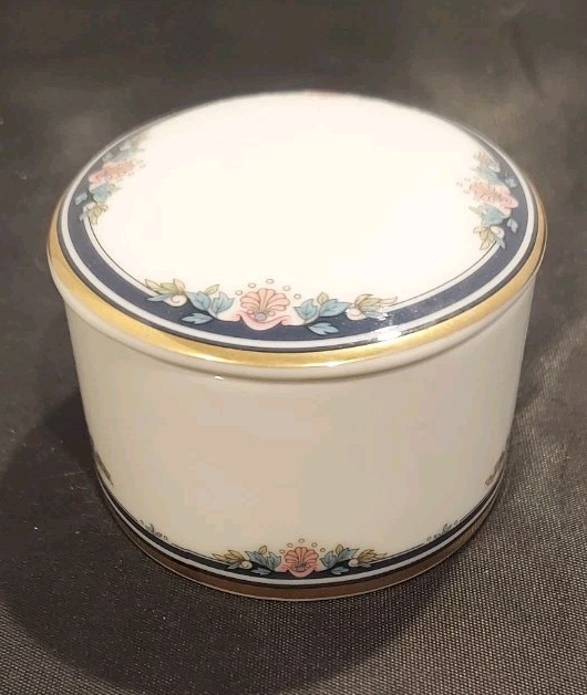 Gorham Chantilly Oval Trinket Box