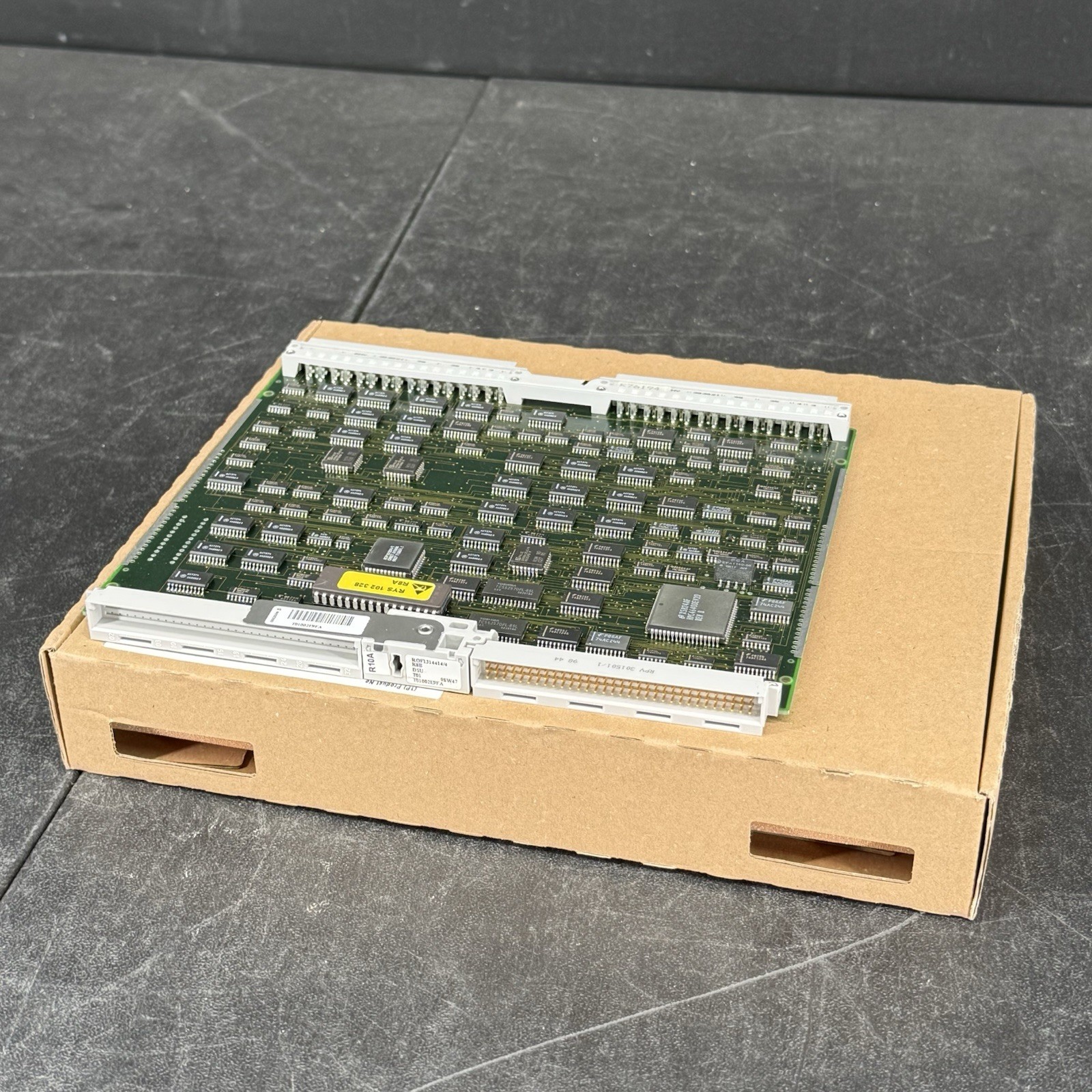 Ericsson DSU ROF 131 4414/4 R8B , Distributed Switch Unit Card DSU ROF1314414/4