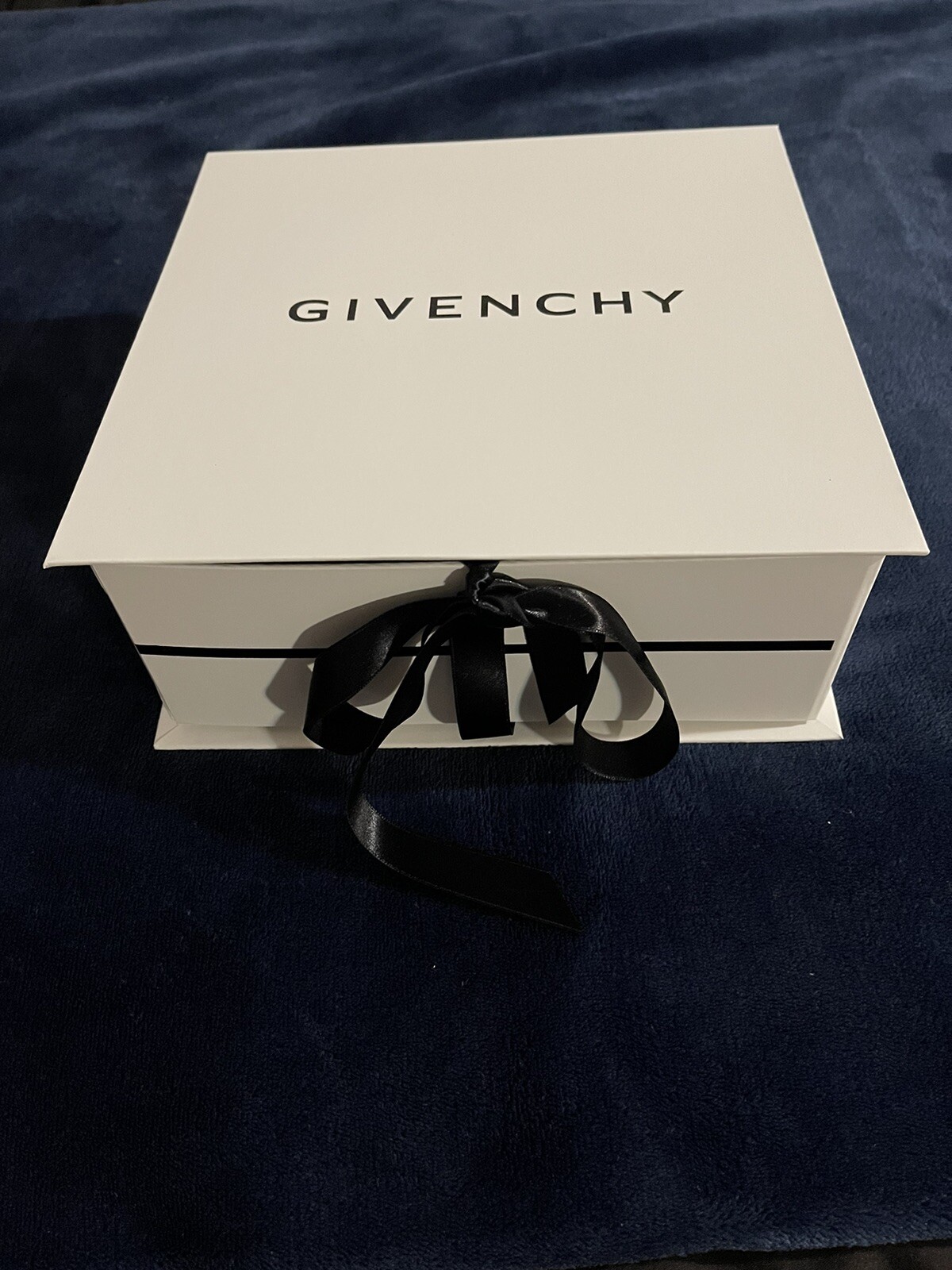 GIVENCHY PARFUMS GIFT BOX W/SATIN PILLOW/BLACK TIE RIBBON BRAND NEW 2012 EDITION