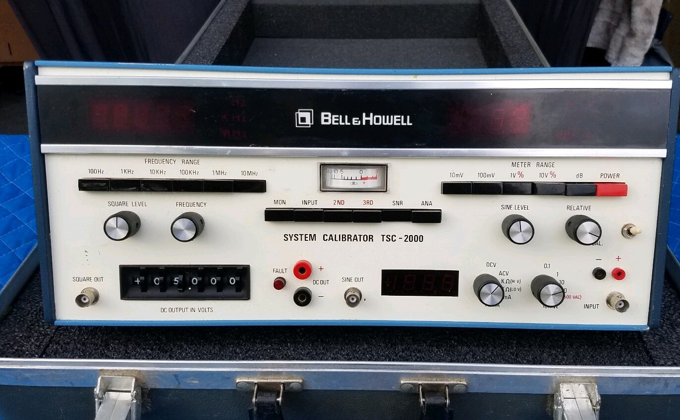 Bell & Howell Tape System Calibrator TSC 2000 Test Function Generator w/ Case