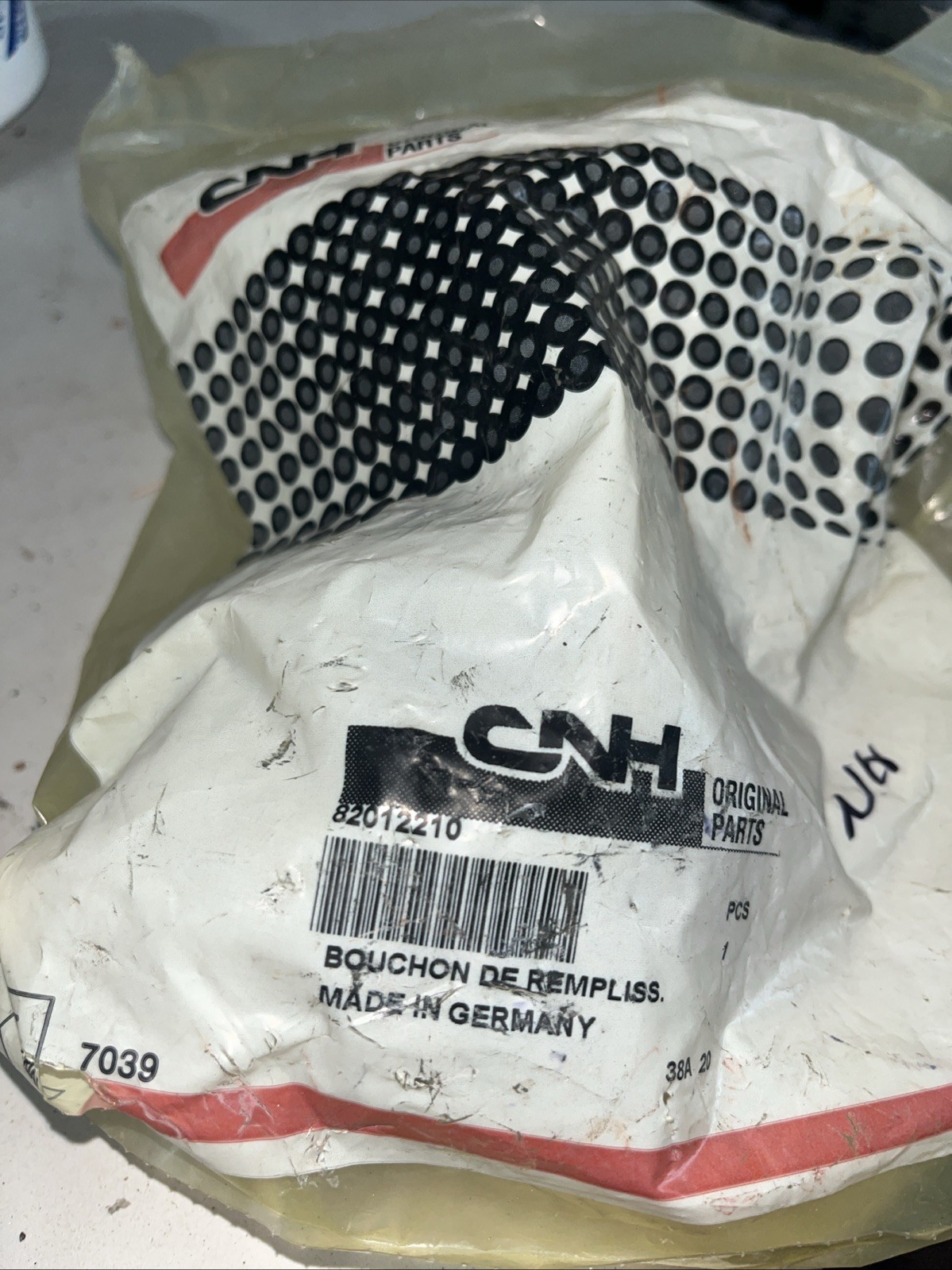 82012210 CAP FILLER FITS NEW HOLLAND SK-20250709A