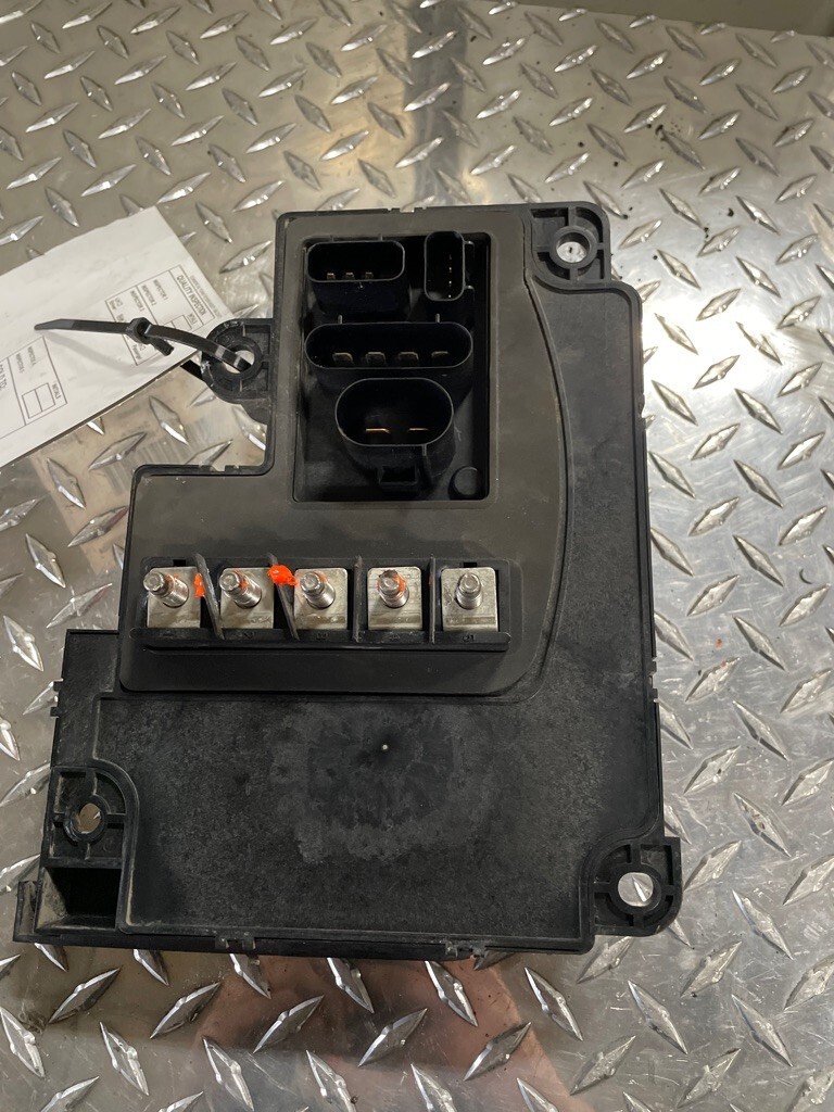 FREIGHTLINER CASCADIA DAIMLER BATTERY CABLE ACCESS MODULE A66-01862-000 7520