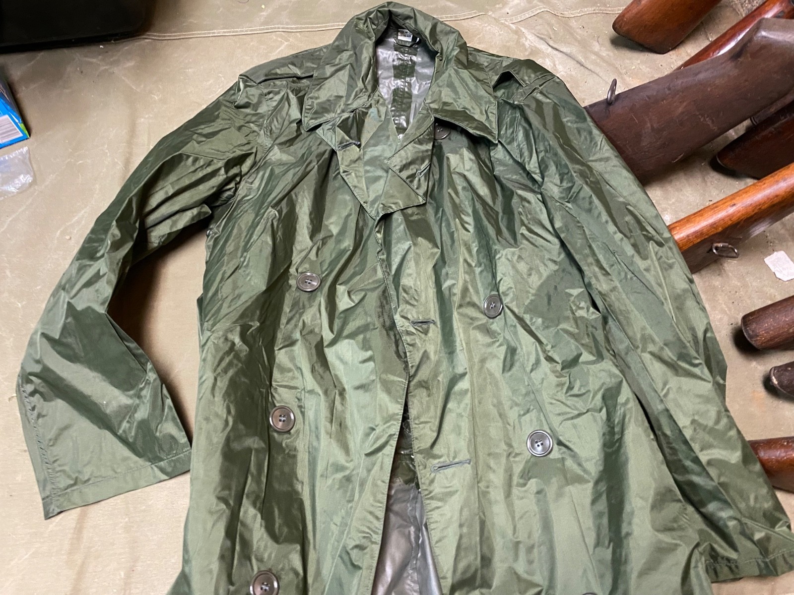 ORIGINAL VIETNAM WAR US ARMY RAIN COAT-MEDIUM