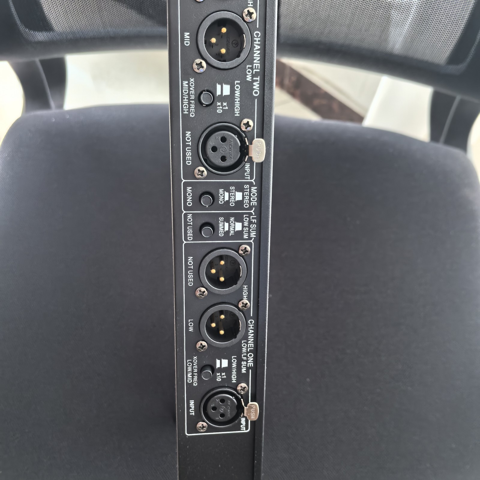 DBX 223XL Stereo 2-Way/Mono 3-Way Crossover Rack Mountable