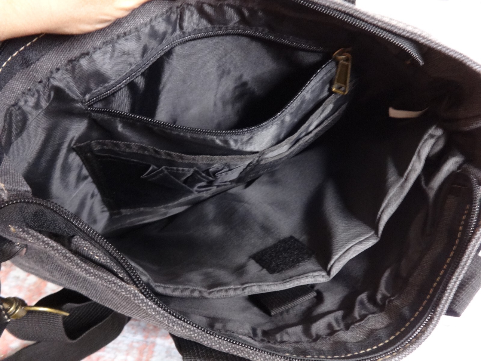 BLACK MESSENGER LAPTOP BAG W/Mountain Patch SHOULDER STRAP & Handles