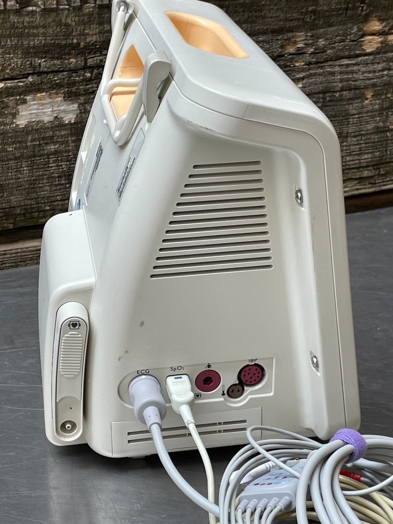 Philips SureSigns VM8 Bedside Monitor w NIBP, ECG Cable, SpO2 Sensor & More