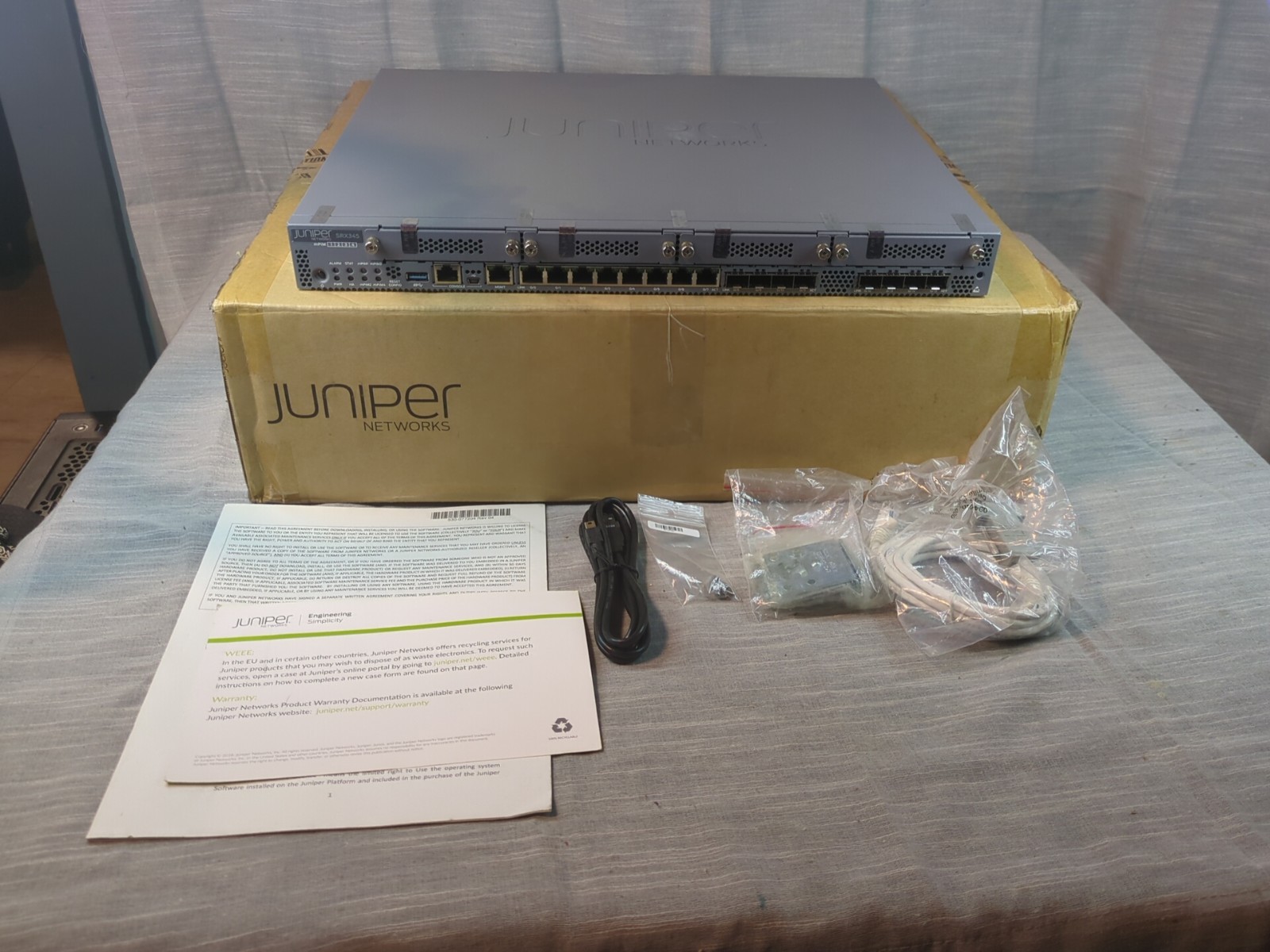 Juniper Networks SRX345-SYS-JB-DC 16 Port Services Gateway