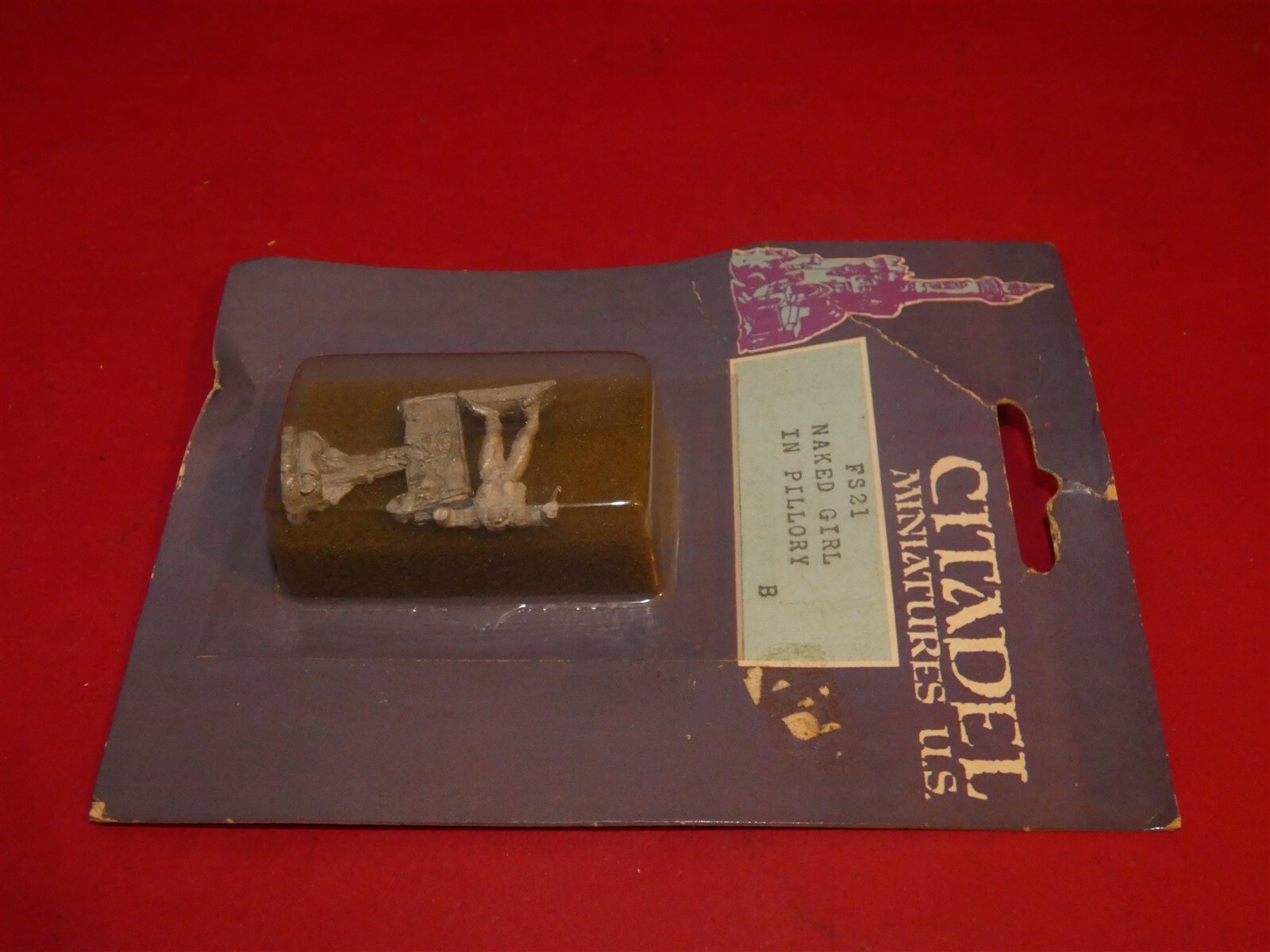 Citadel Miniatures US blister FS21: Naked Girl in Pillory: Sealed