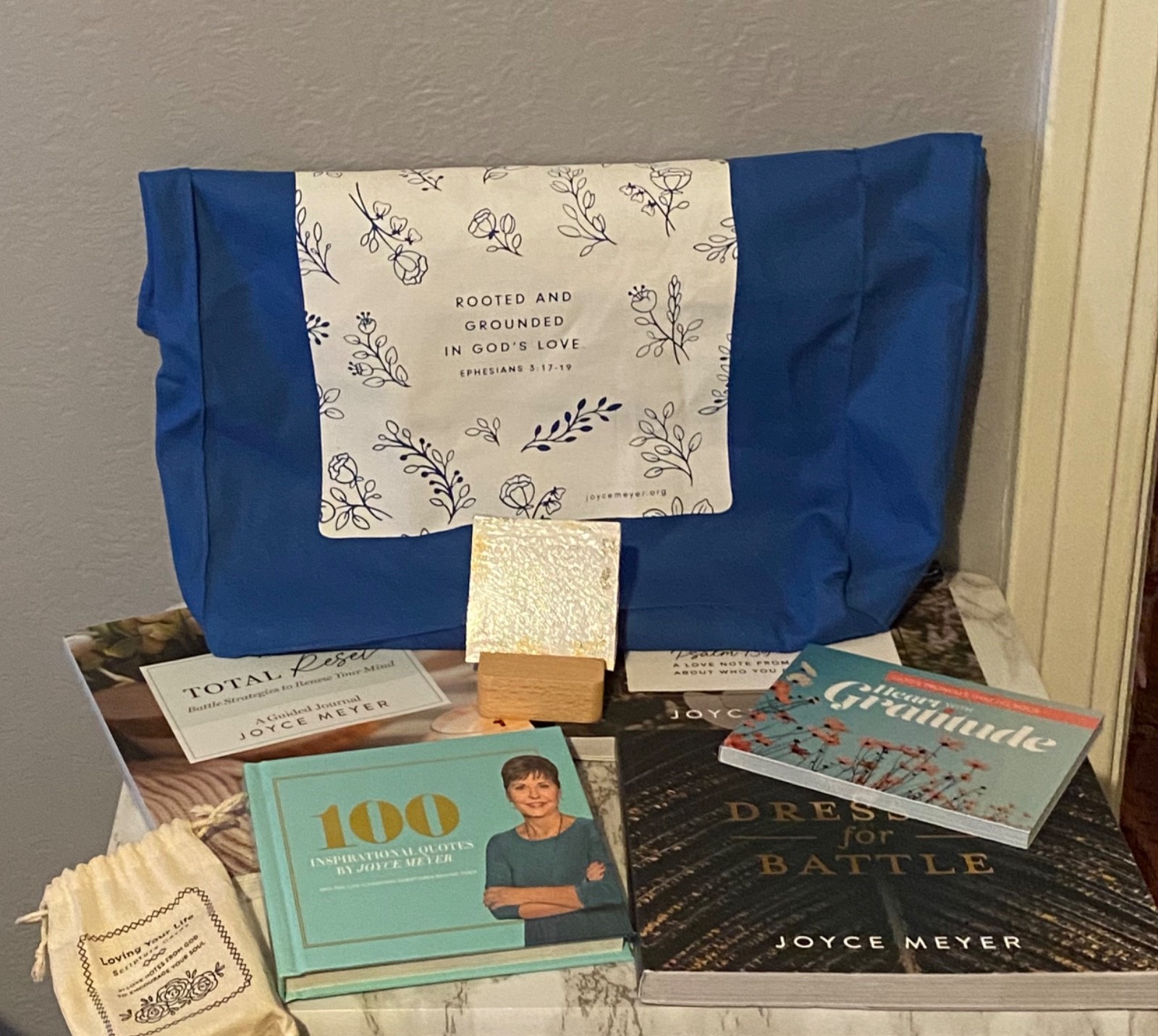 Joyce Meyers Faith Bundle: A Variety of Books complete with BookBag 📚