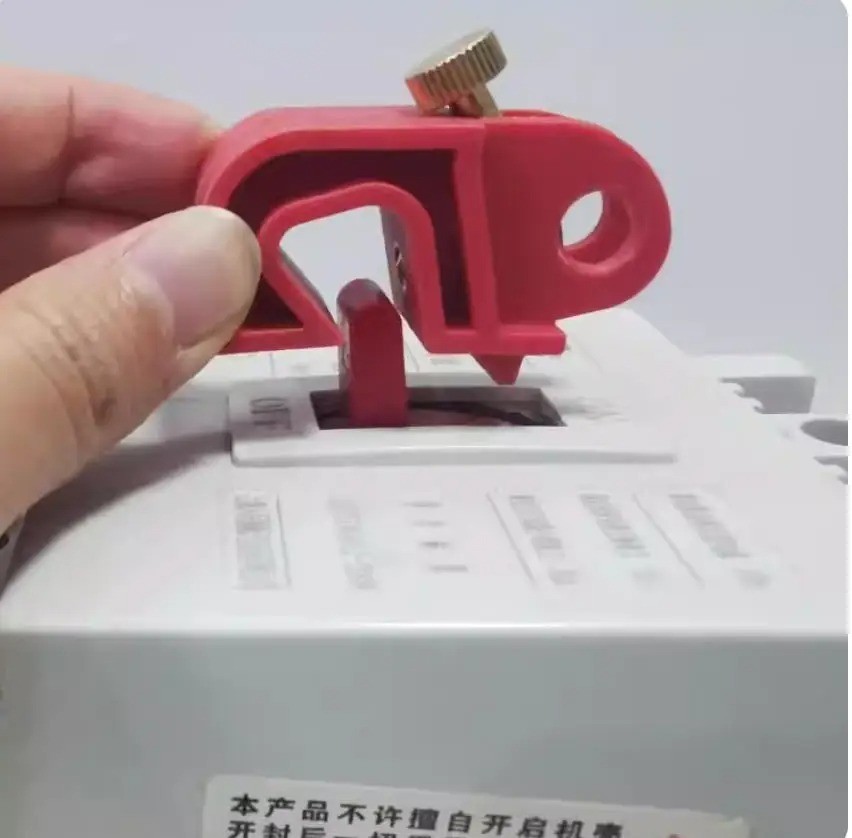 1piece MCB lockout MCCB breaker lockout lockdog tool free lockout toggle lock sa