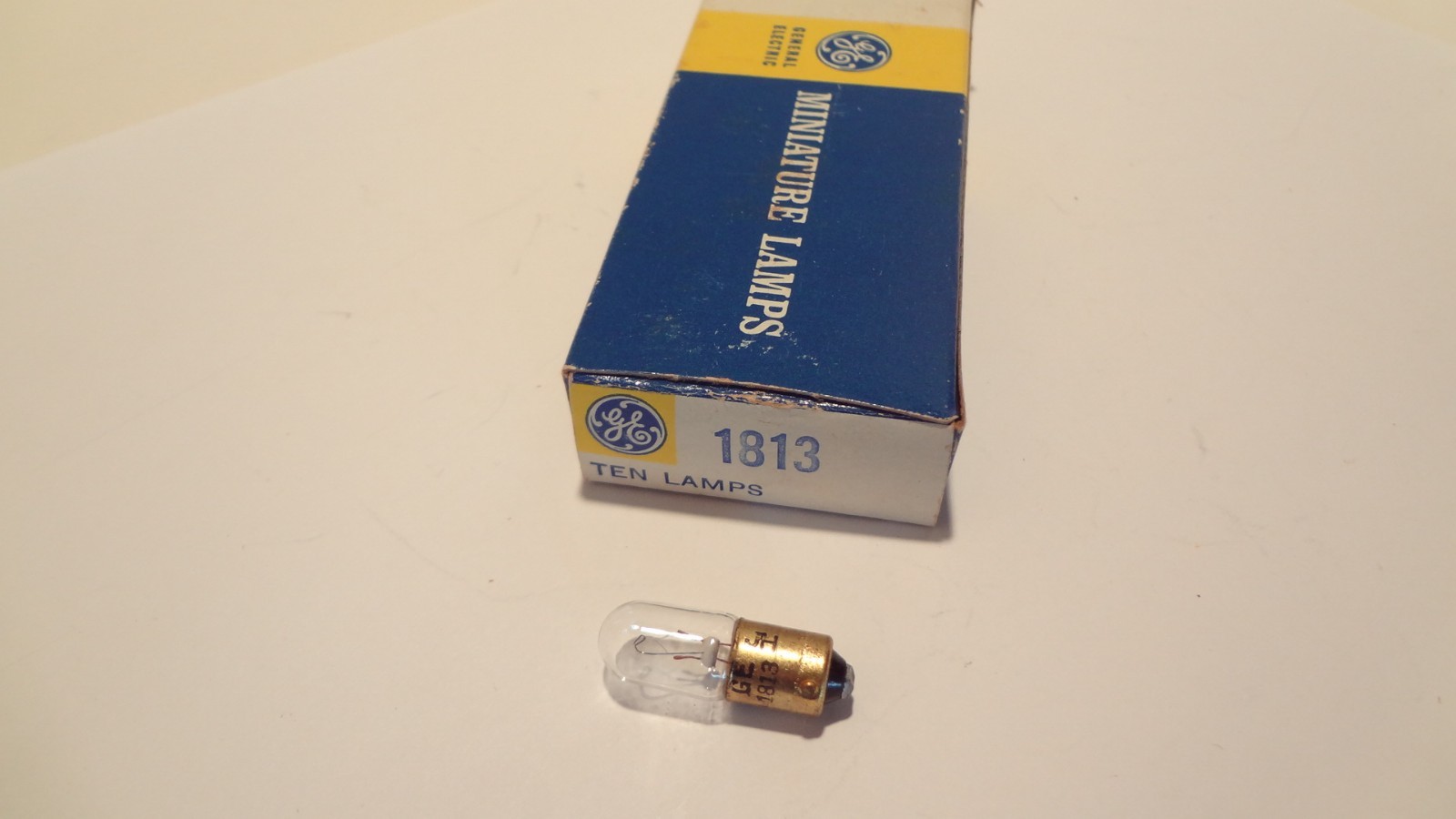 GE  BULB #1813 MINATURE BAYONET BASE 14.4VOLTS  1.4 WATTS BOX (10EA) *NEW*