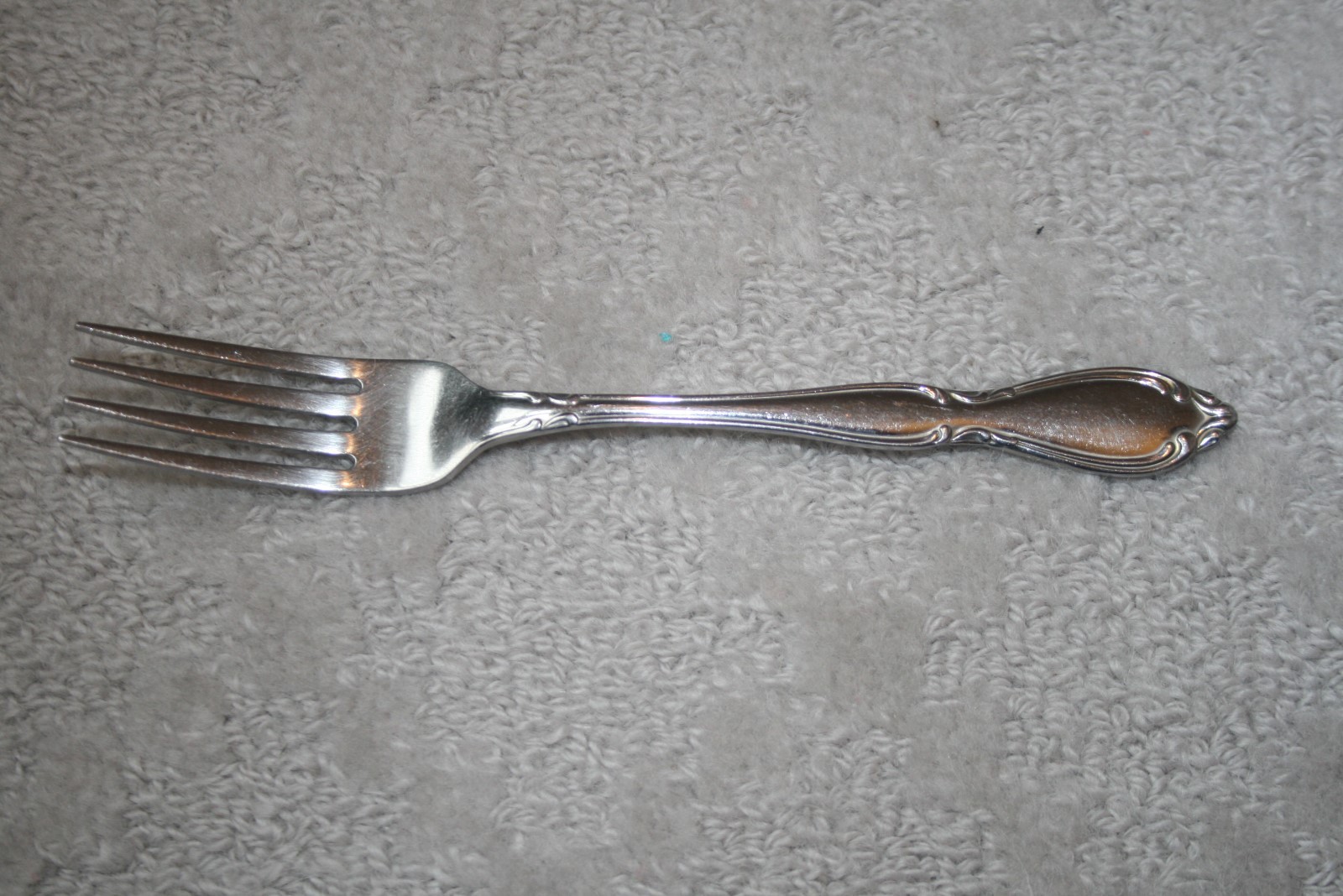Oneida Deluxe Heritage /Strathmore 18/8 Stainless Flatware 7 1/4" Dinner Fork