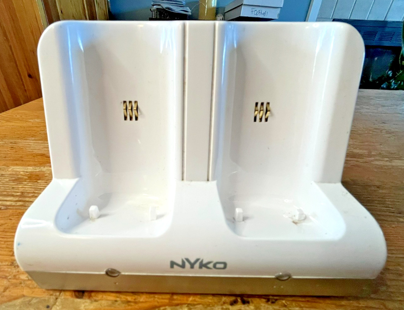 NYKO Charge Station 87000-A50 Charging Dock Nintendo Wii Controllers Charger