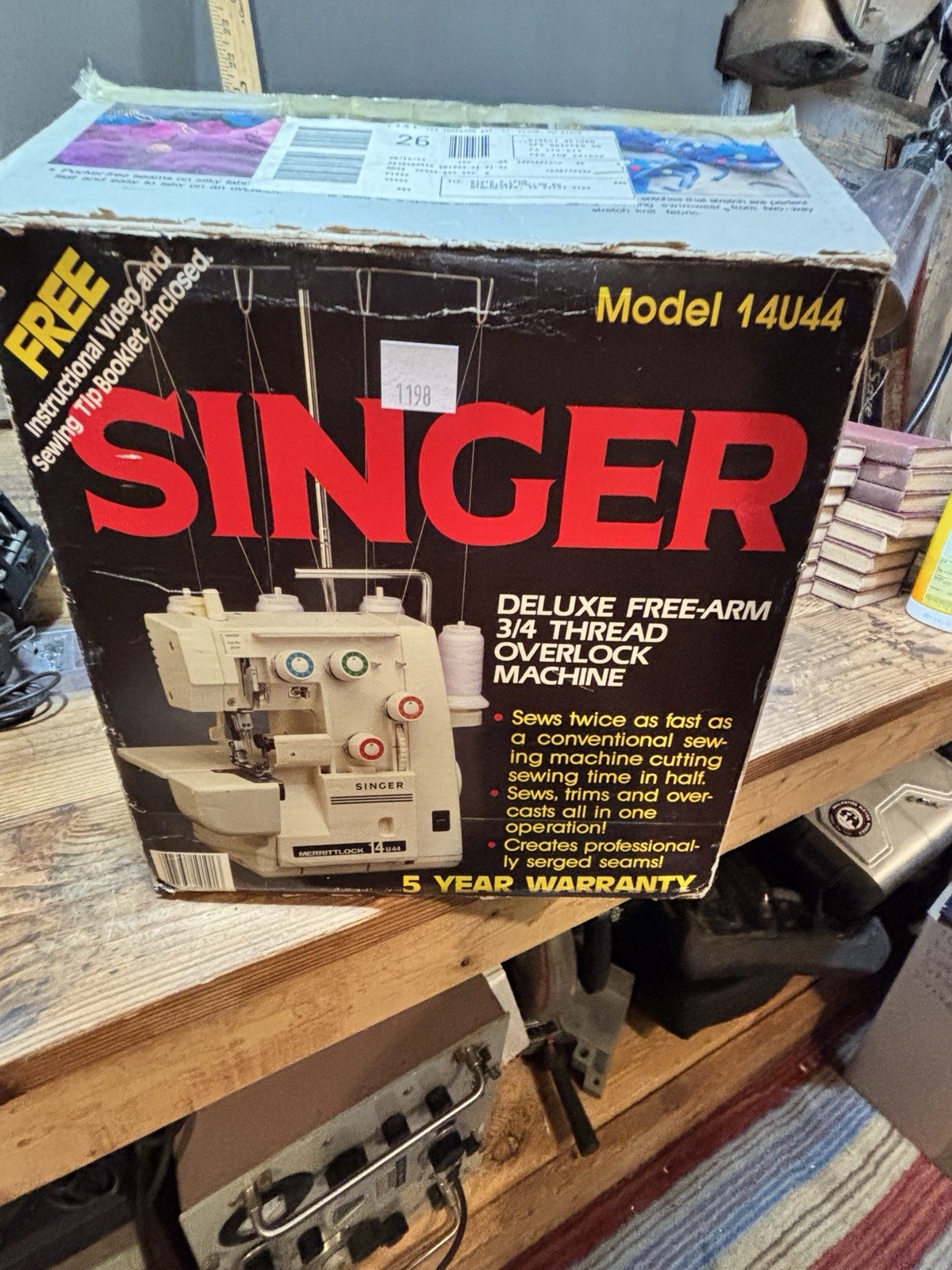 🧵 SINGER Merrittlock 14U44B Serger–Excellent Condition–Original Box –Thread Inc