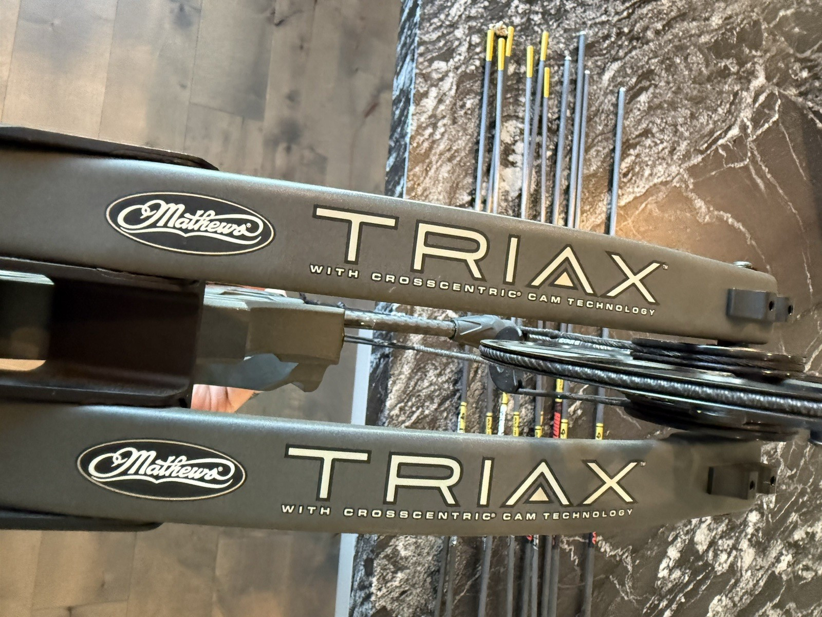 Mathews TRIAX Right Hand 50lb Compound Bow Black 28in Draw/Overall Length
