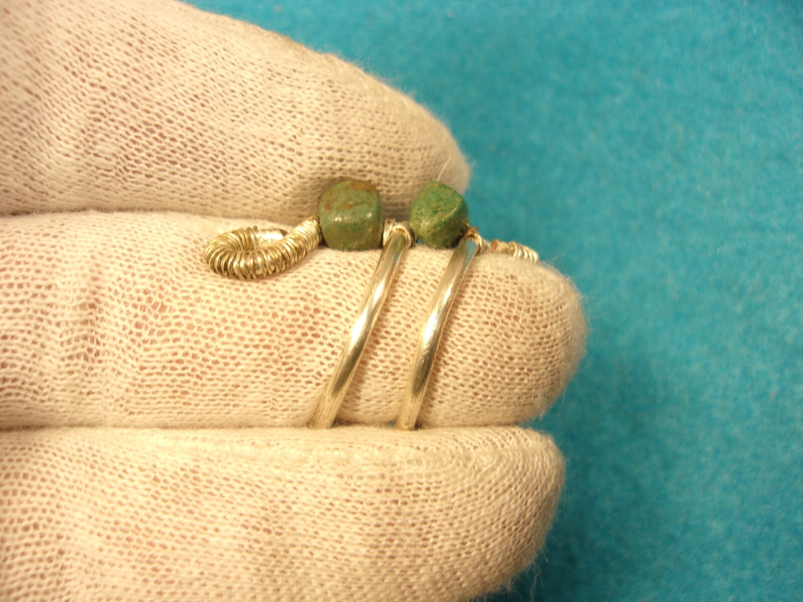 EXCELLENT HANDCRAFTED LADY'S SILVERPLATED DOUBLE HOOP & GREEN TURQUOISE RING