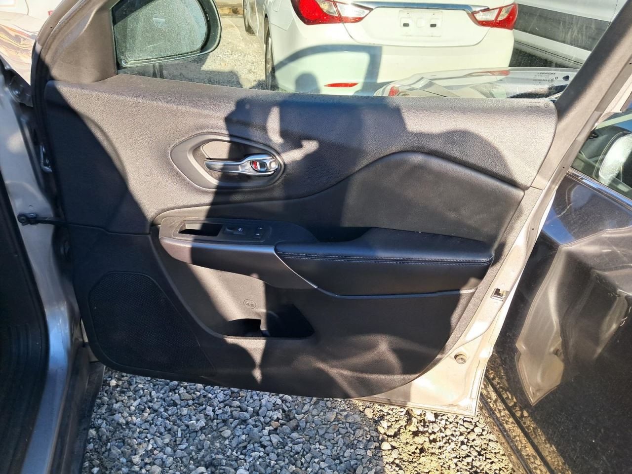 CHEROKEE 2019 Glove Box 4856684