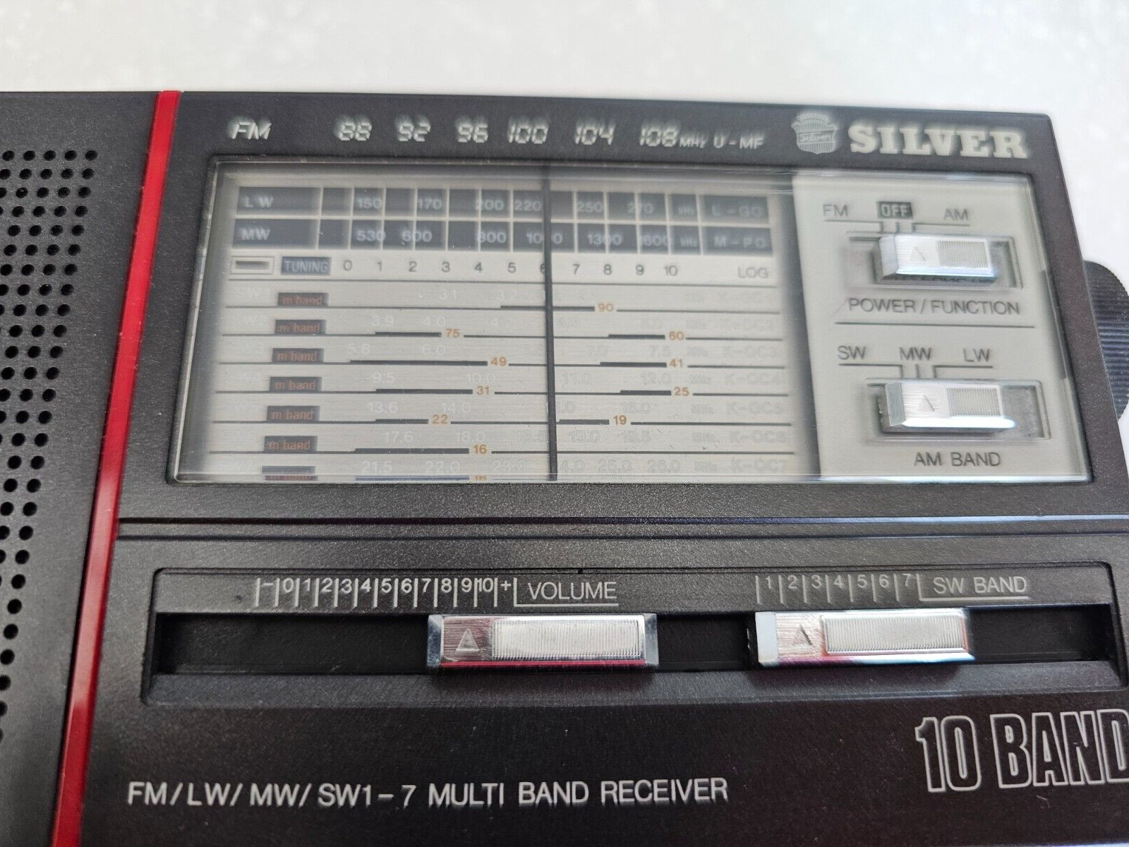 Radio Silver XF2400
