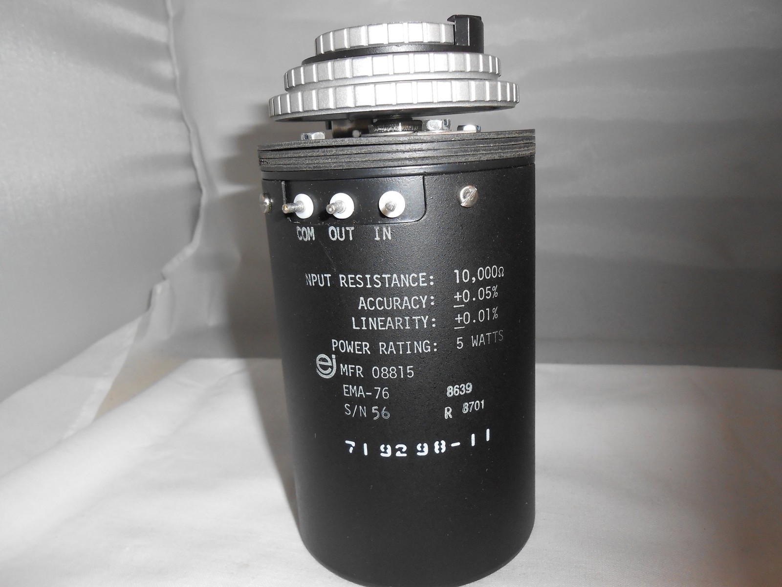 719298-11  VOLTAGE CALIBRATOR   NEW OLD STOCK