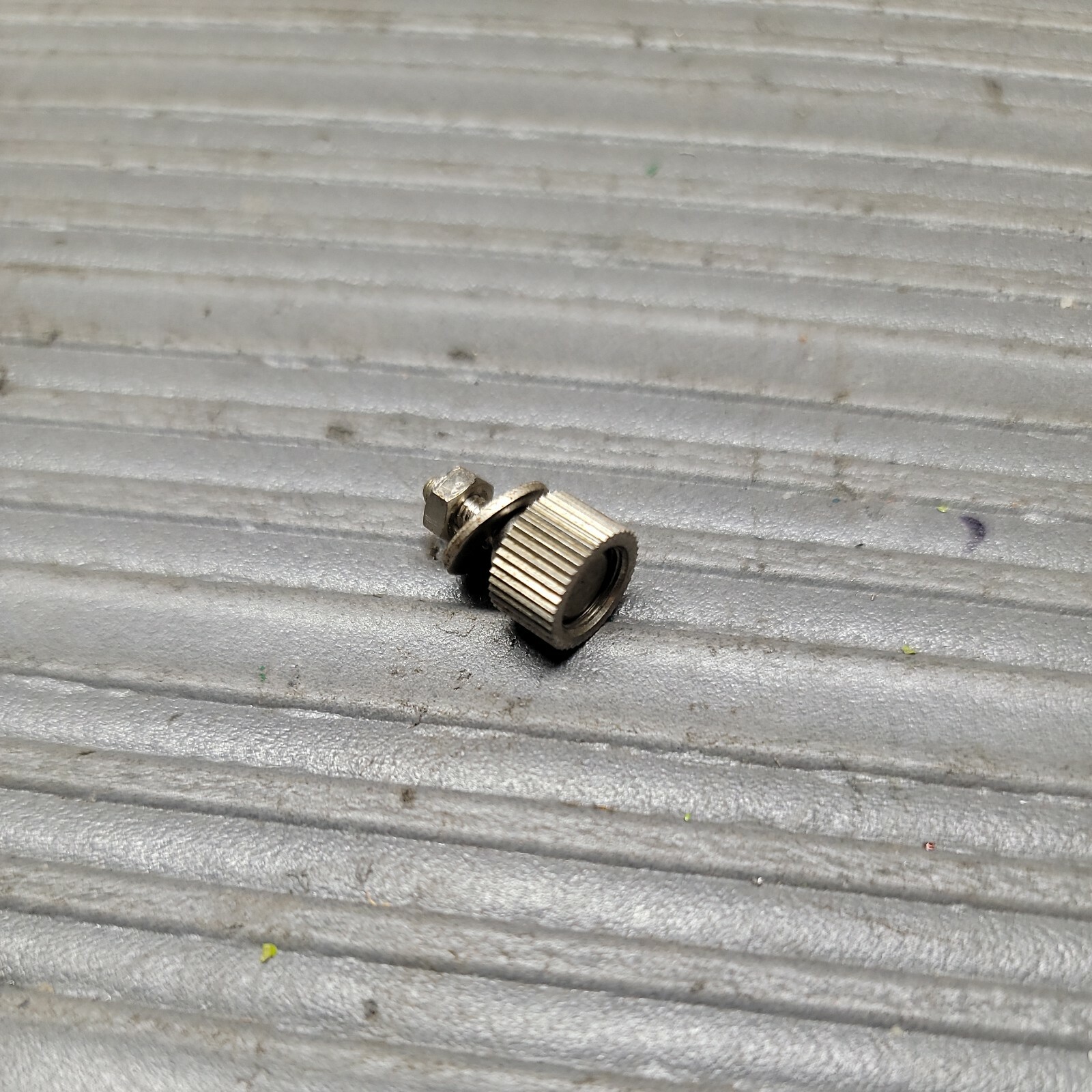 Realistic Sa-1001 Amplifier Ground Post
